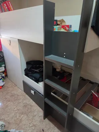 Litera infantil con cajones y escalera