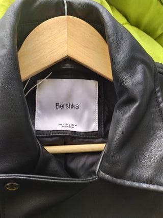 Cazadora motera Bershka negra