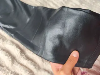 Pantalones/ leggins negros efecto piel