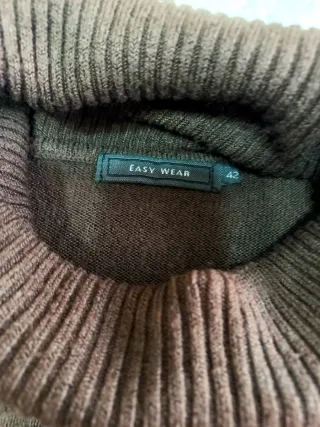 Jersey Cuello Alto Marrón