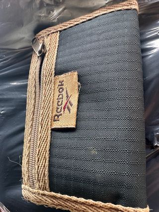 Cartera Reebok Negra y Beige