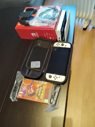 Nintendo Switch OLED Bianca + Pokémon + Accessori