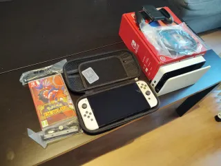 Nintendo Switch OLED Bianca + Pokémon + Accessori
