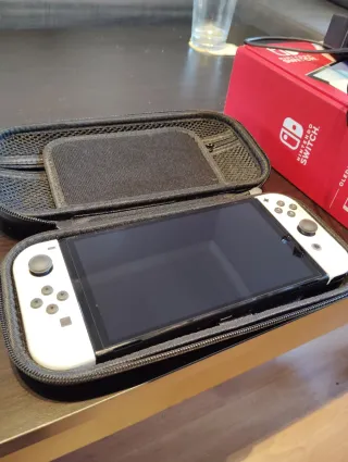 Nintendo Switch OLED Bianca + Pokémon + Accessori