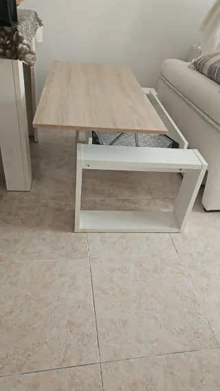 Mesa auxiliar elevable para sofá