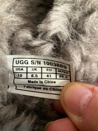 Botas UGG grises con botón