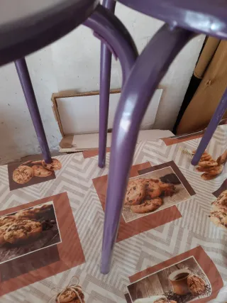 2 Taburetes metálicos morados diametro 29cm