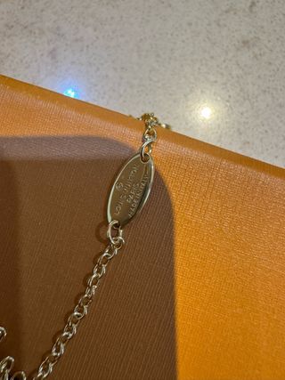 Collana Louis Vuitton dorata con ciondolo