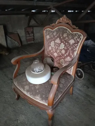 Sillón antiguo tapizado