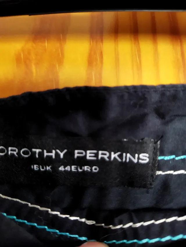 Falda Dorothy Perkins 44