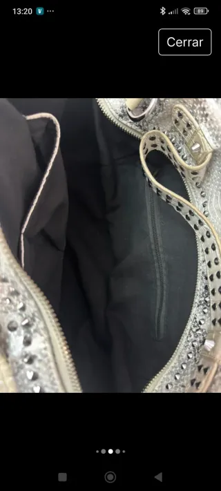 Bolso tipo serpiente gris y blanco