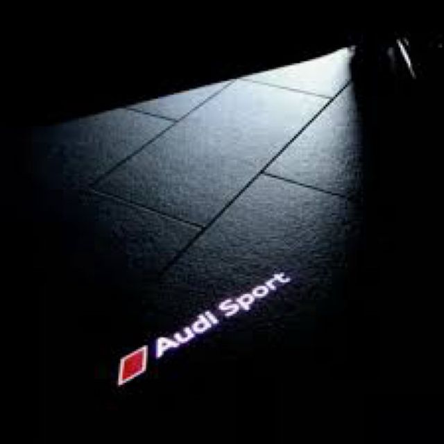 Luz puerta Audi Sport RS3 4S0947410