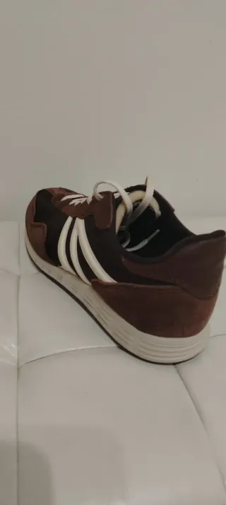 Zapatillas Retro Marrones y Blancas