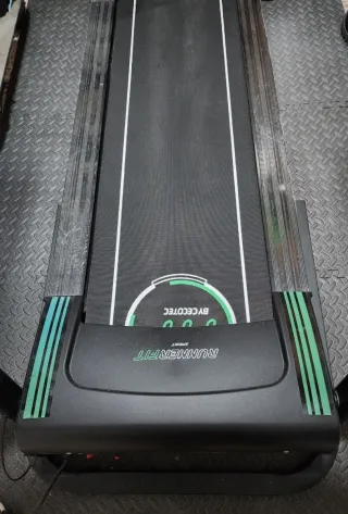 Cinta de correr ,aún con el plástico de embalaje