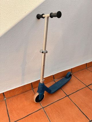 Patinete infantil azul y plateado