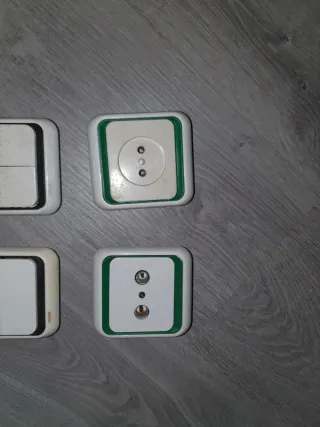 Interruptores y enchufes varios