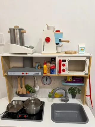 Cocina de juguete con accesorios