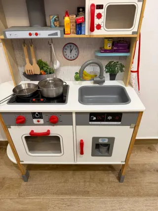 Cocina de juguete con accesorios