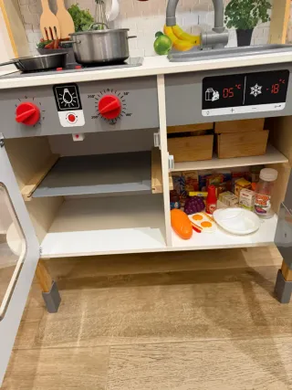 Cocina de juguete con accesorios