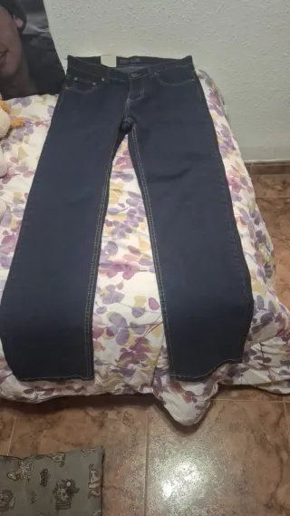 Pantalón vaquero talla 32/46 a estrenar