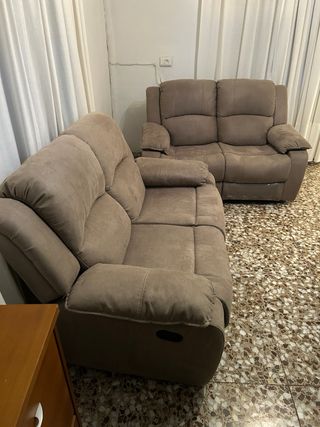 2 sofás de tela beige y marrón