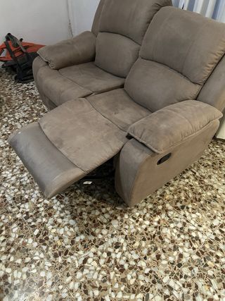 2 sofás de tela beige y marrón