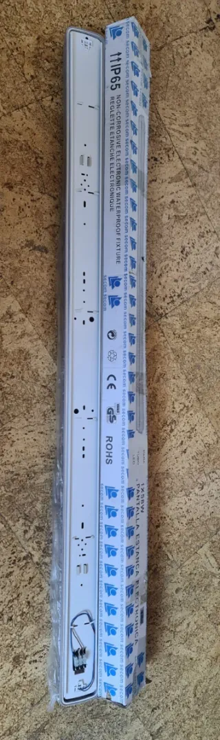 2 Pantallas Estancas LED 1x58W Nuevas