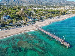 Casa adosada en alquiler en Los Naranjos - Las Brisas en Marbella