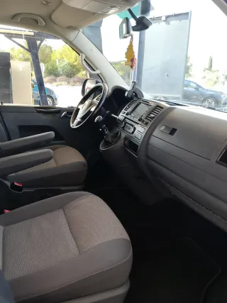 Volkswagen Caravelle 2011