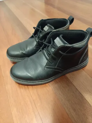 Botas Skechers Hombre Negras y Grises