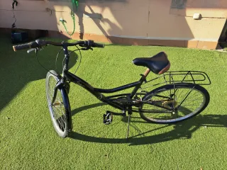 Bicicleta de paseo negra