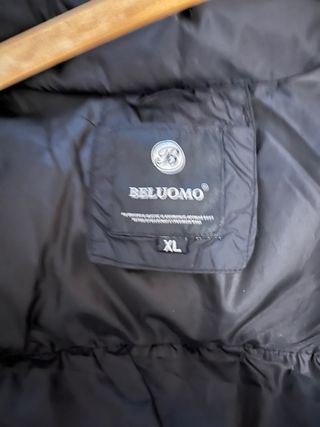 Chaqueta acolchada azul eléctrico