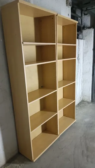 Estantería de madera beige