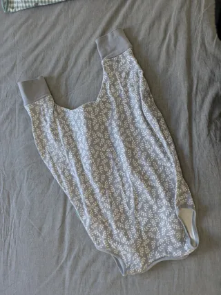 Saco dormir infantil hojas grises