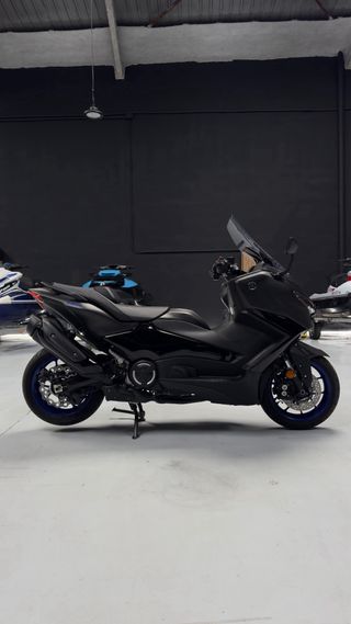 Yamaha TMAX 560 2025