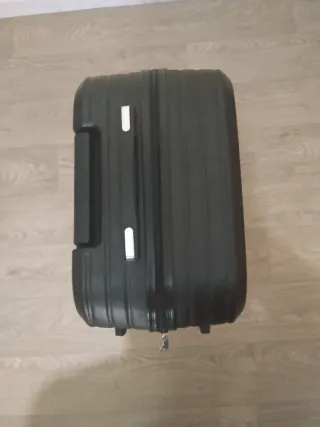 Maleta de viaje negra grande