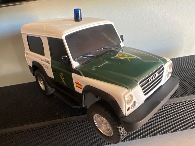 Réplica Iveco Guardia Civil 1/24 MondoMotors e Defender 90
