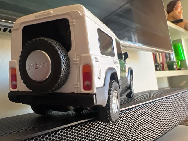 Réplica Iveco Guardia Civil 1/24 MondoMotors e Defender 90