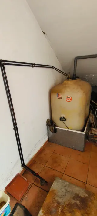 Depósito gasóleo de 700 litros con cubeta metálica