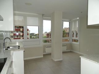 Piso en alquiler en Valdenoja - La Pereda en Santander