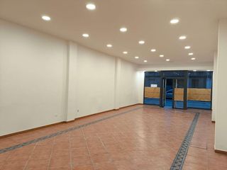 Local comercial en alquiler en Carballo