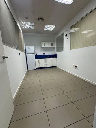 Oficina en alquiler en Colores - Entreparques en Sevilla