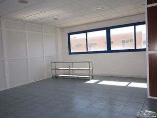 Nave industrial en alquiler en Lucena
