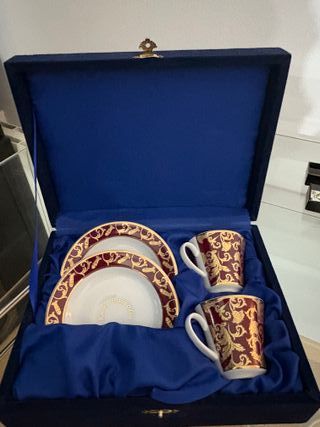 Set di 2 tazze e piatti in porcellana