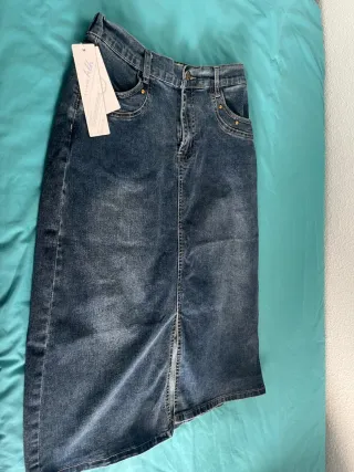 Falda vaquera midi con abertura