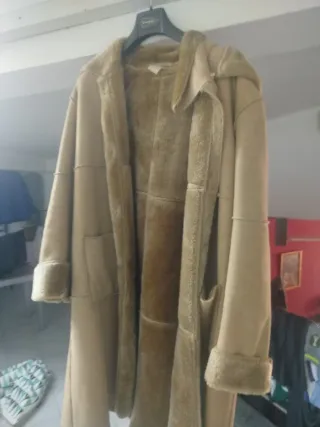 Abrigo piel vuelta beige