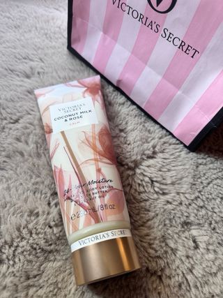 Victoria's Secret Coconut Milk & Rose Loción