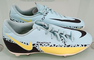 BOTAS DE FÚTBOL NIKE PHANTOM 35'5 EN BUEN ESTADO.