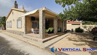 Chalet en venta en Caudete