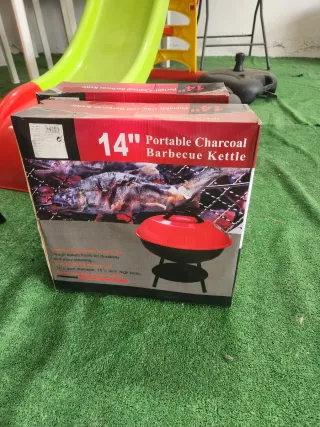 Barbacoa portátil negra y roja